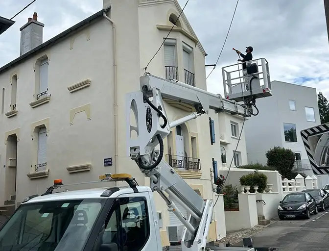 Utilisation d'une nacelle pour le ravalement