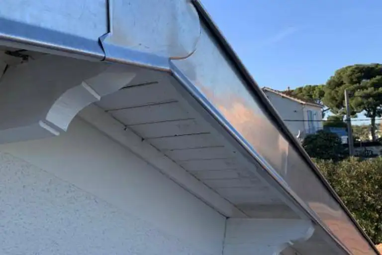 Habillage d'une rive en zinc