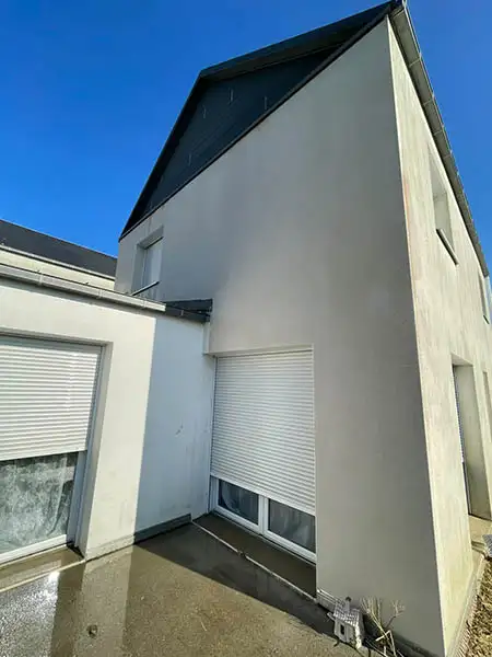 Après nettoyage et démoussage de façade
